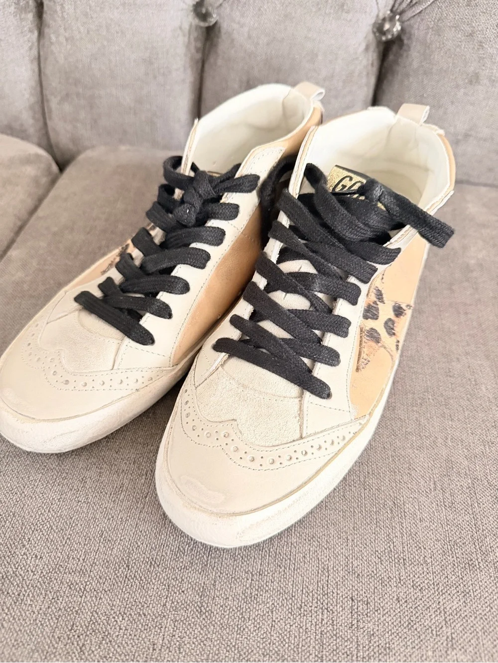 Golden Goose Women's mid-Top Sneakers in beige with Black Laces